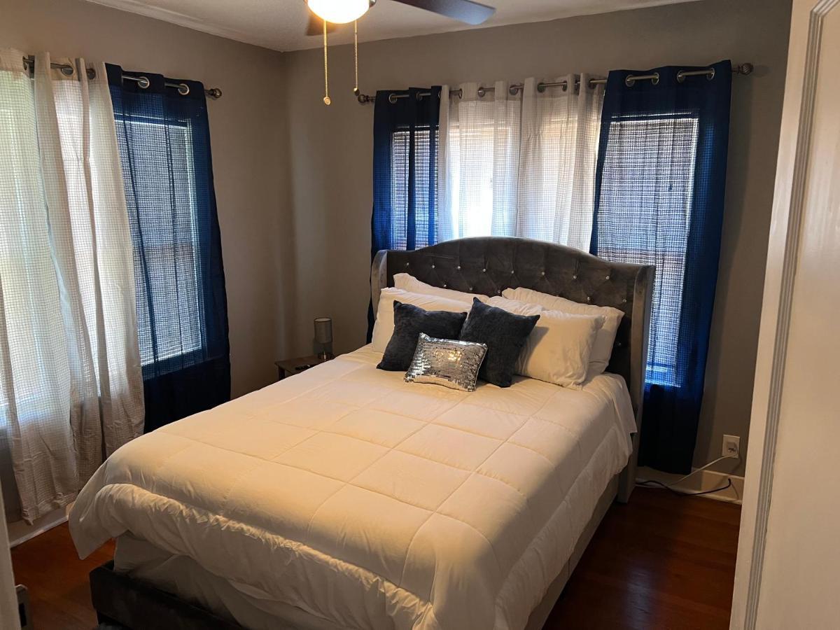 2Nd Level Duplex, Downtown Houston Near Toyota Center, Smoking Allowed On Balcony! Appartamento Esterno foto